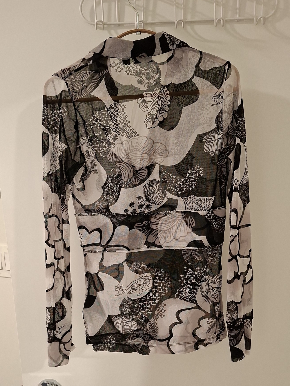 Mexx Vintage/Y2K Mesh/Sheer Black & White Floral Graphic Blouse (Size M) - Picture 5 of 6